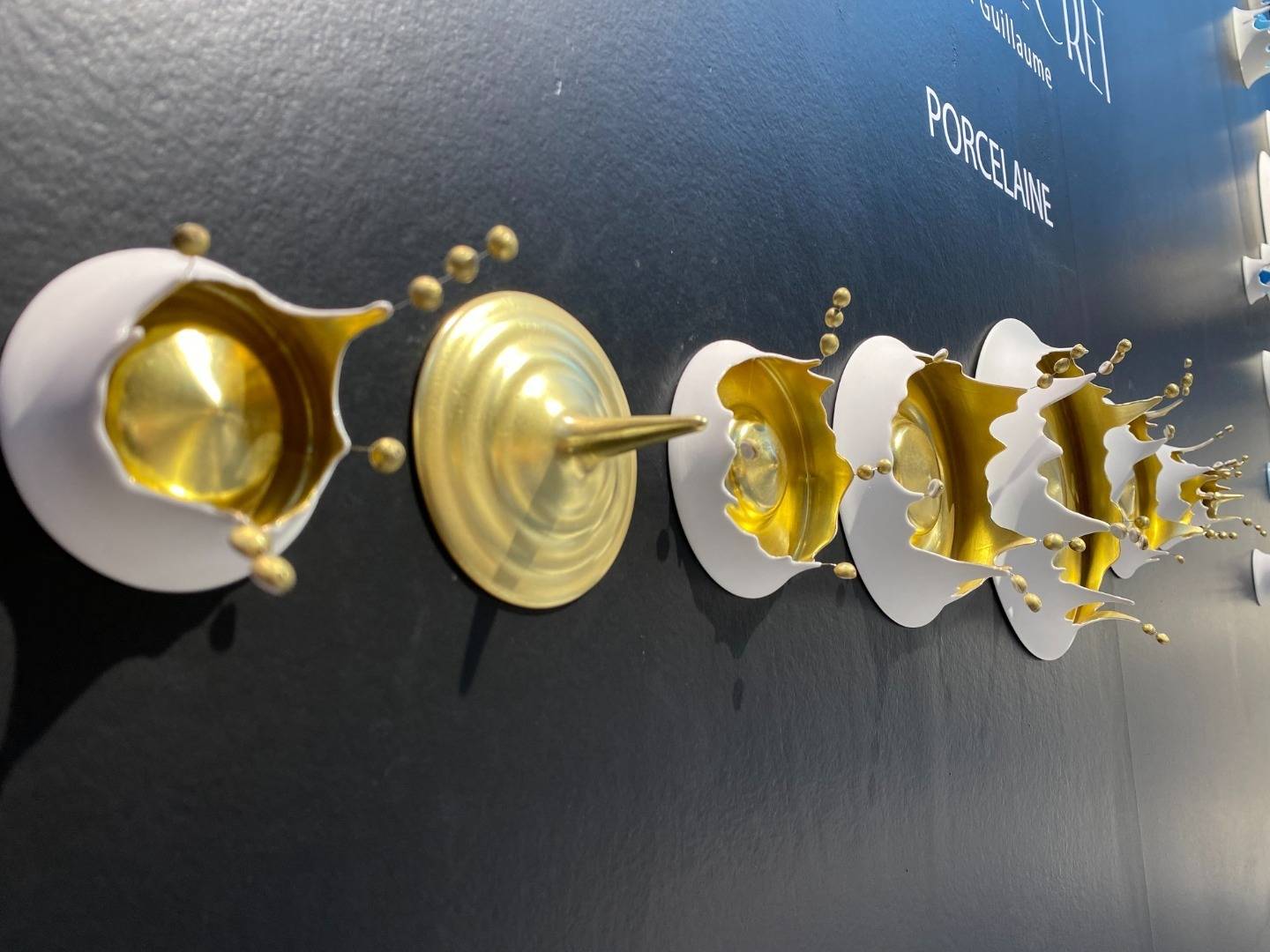 Passage secret - gold punctum wall sculpture